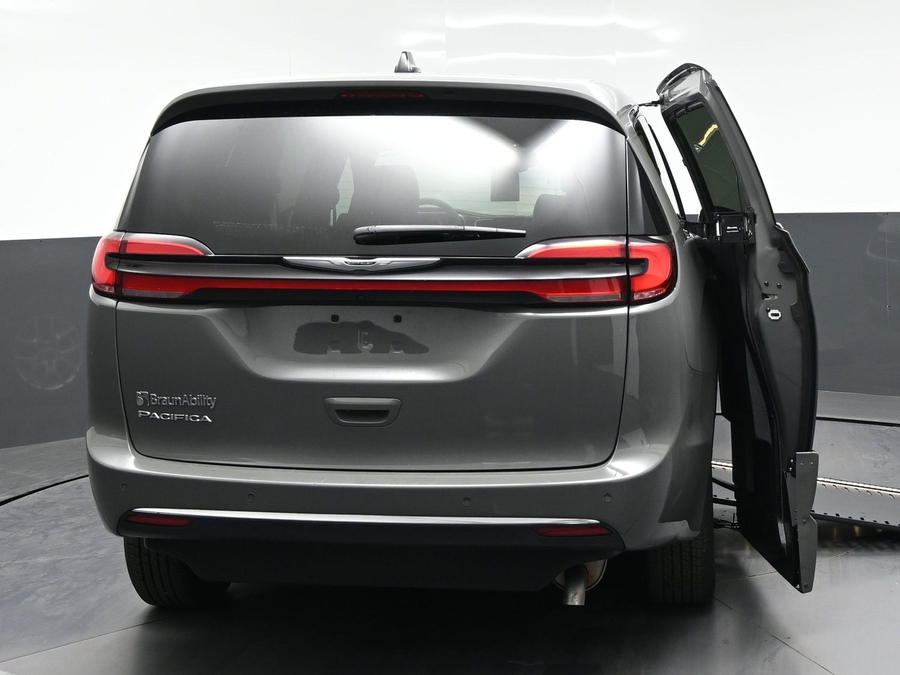 CERTIFIED PRE-OWNED 2025 Chrysler Pacifica Select