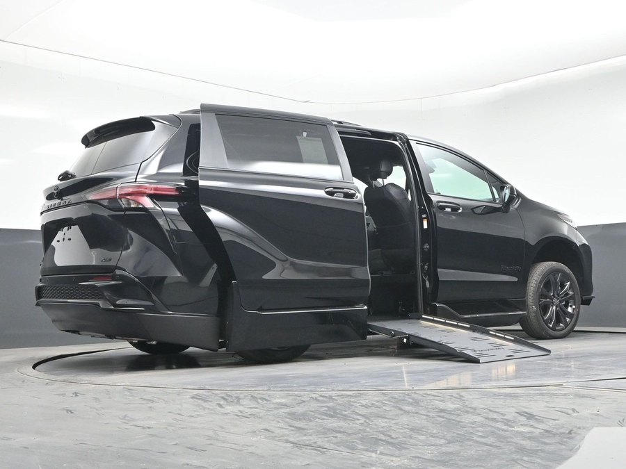 New 2026 Toyota Sienna XSE Sport TS311356
