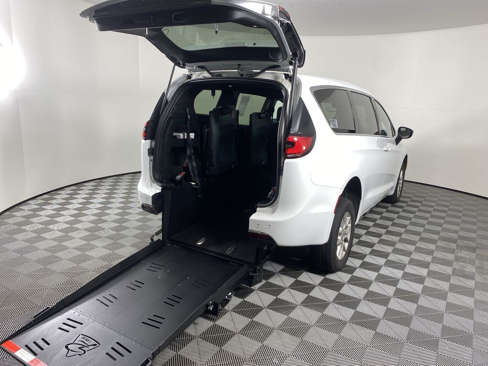 2024 Chrysler Pacifica