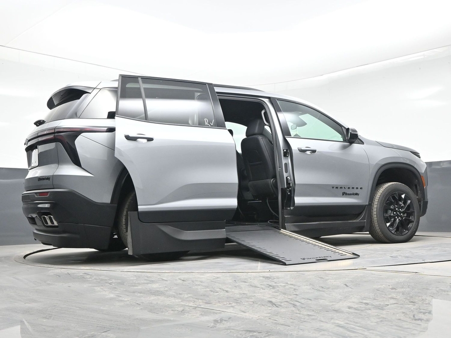 New 2026 Chevrolet Traverse 1LT Midnight Edition