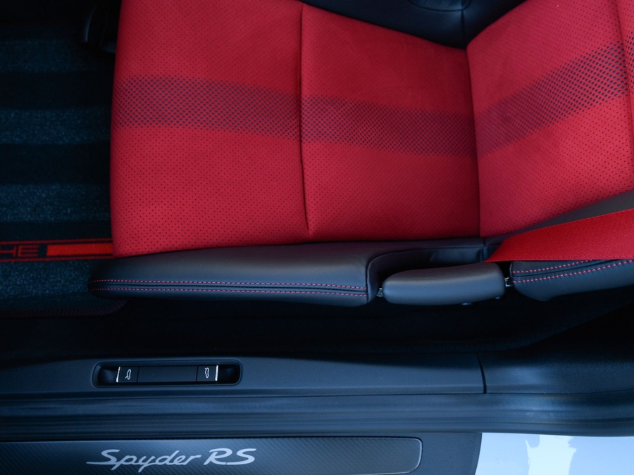 2025 Porsche 718 Spyder RS