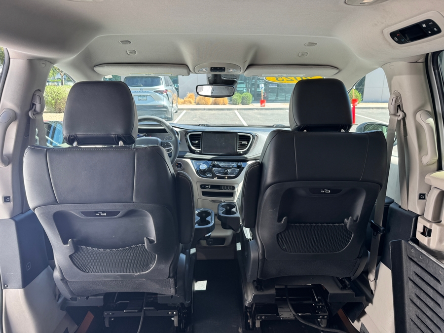 PRE OWNED 2023 Chrysler Pacifica Touring L