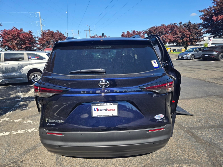 PRE OWNED 2022 Toyota Sienna XLE