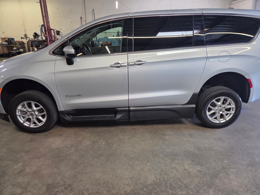 PRE OWNED 2022 Chrysler Voyager LX
