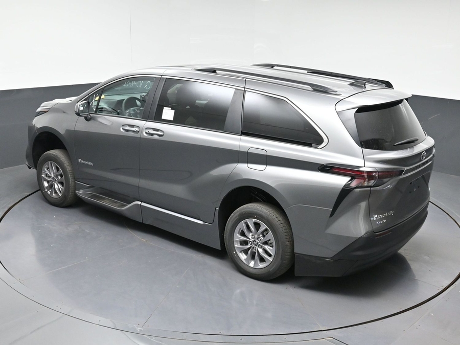 New 2026 Toyota Sienna XLE Add