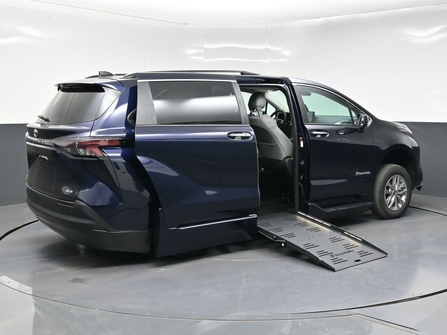 New 2026 Toyota Sienna XLE Add