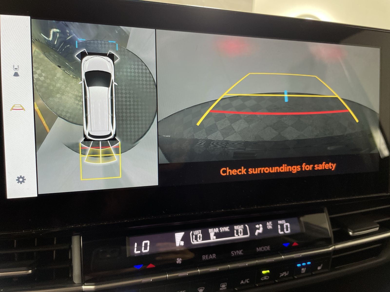 2025 Toyota Sienna Platinum - Photo 19