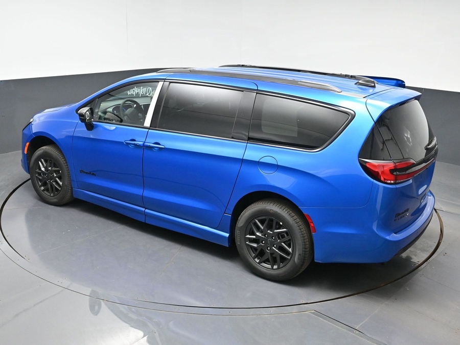 New 2027 Chrysler Pacifica Select Sport