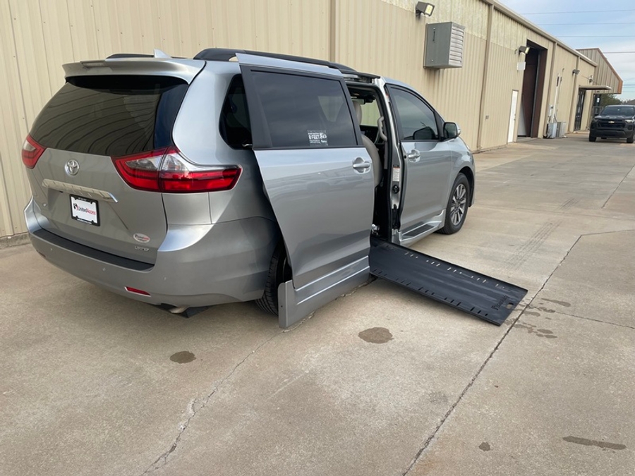 PRE OWNED 2020 Toyota Sienna Limited Premium