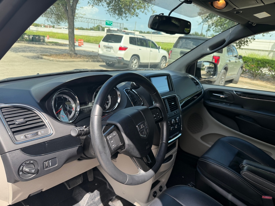 PRE OWNED 2017 Dodge Grand Caravan SXT