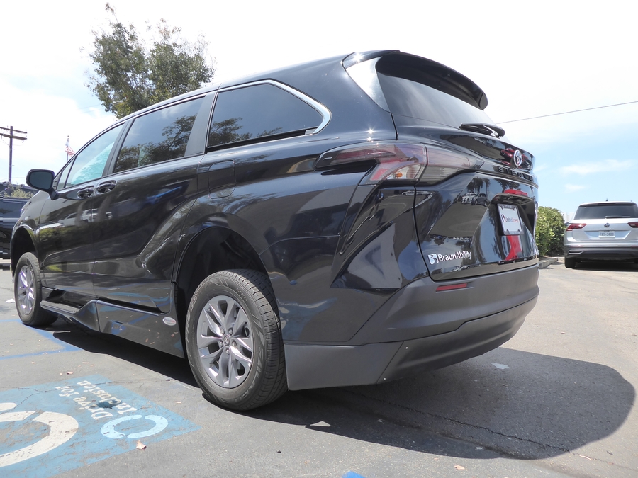 PRE OWNED 2024 Toyota Sienna LE Base