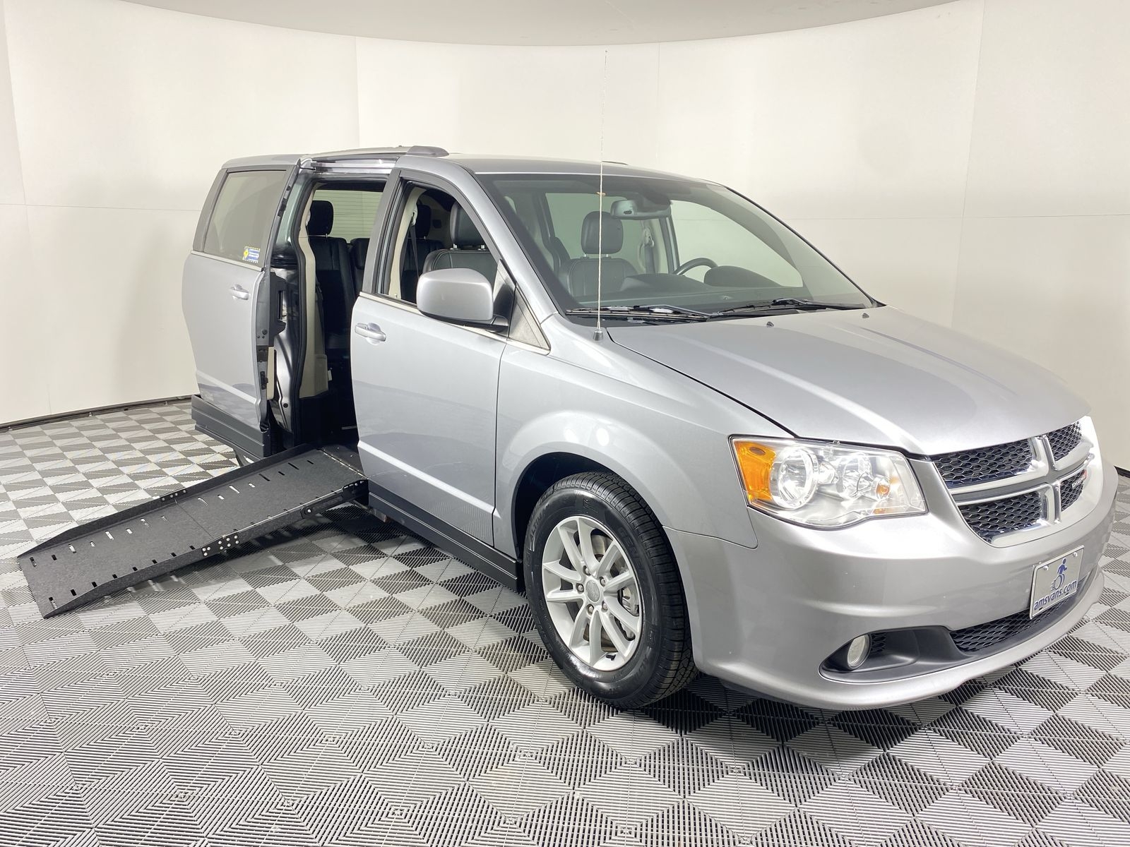 2019 Dodge Grand Caravan SXT's photo