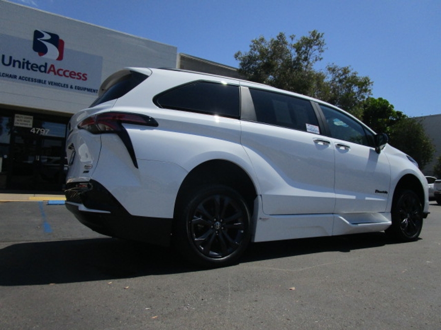New 2026 Toyota Sienna XSE Sport
