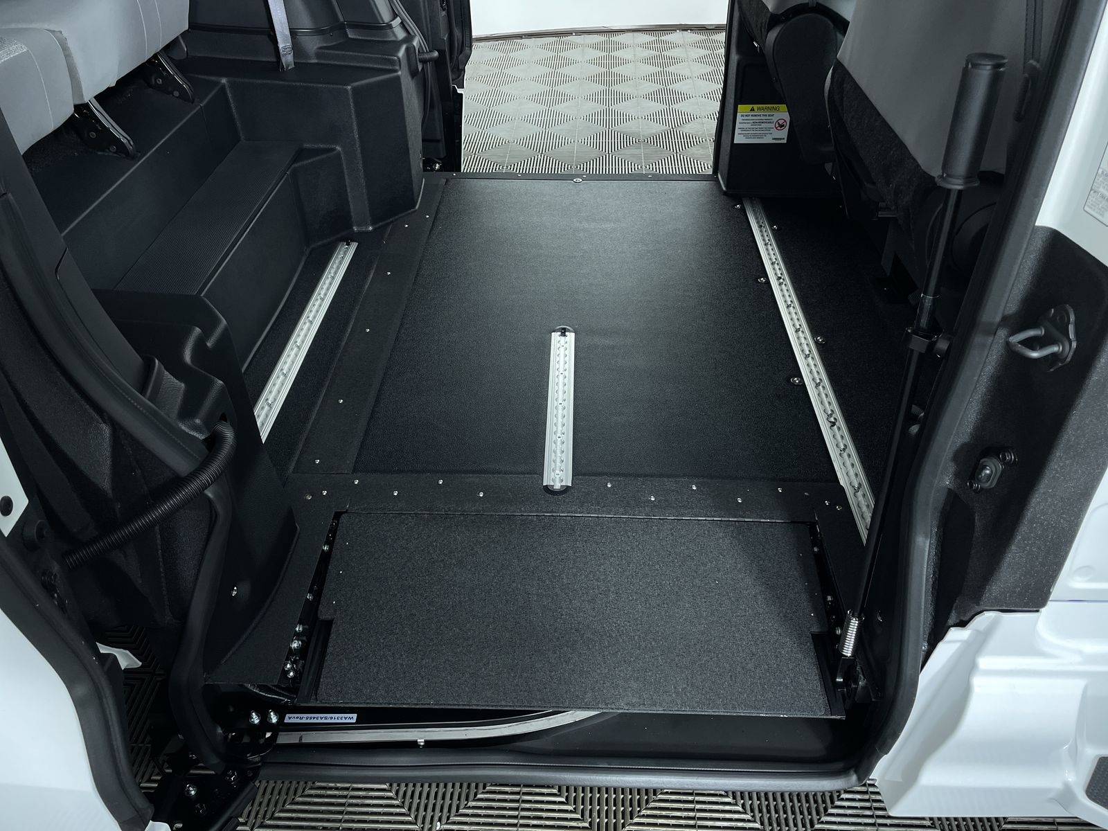 2025 Toyota Sienna LE - Photo 5