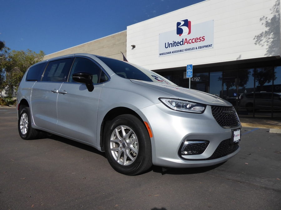 PRE OWNED 2024 Chrysler Pacifica Touring