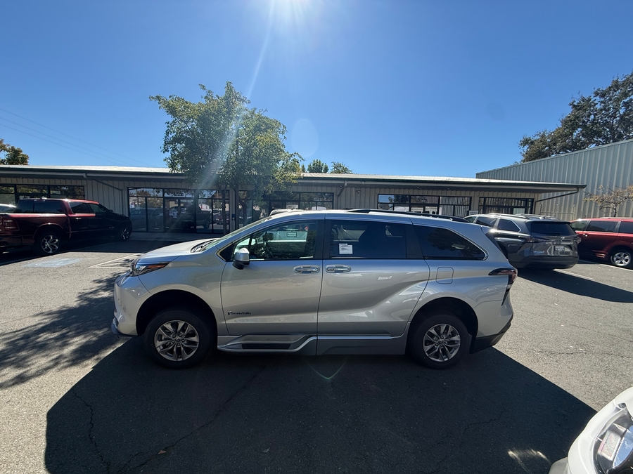PRE OWNED 2025 Toyota Sienna XLE Plus